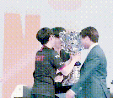 开云体育-Scout在SKT比赛中险胜，晋级下一阶段引发热议！的简单介绍