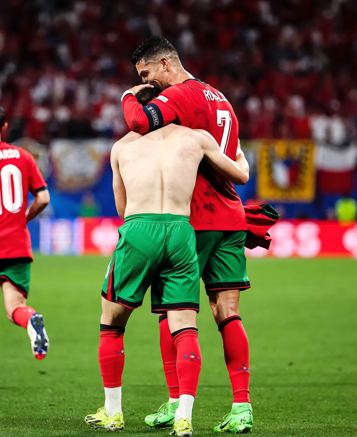 KAIYUN-C罗在C9比赛中势不可挡，出色防守引发热议！的简单介绍